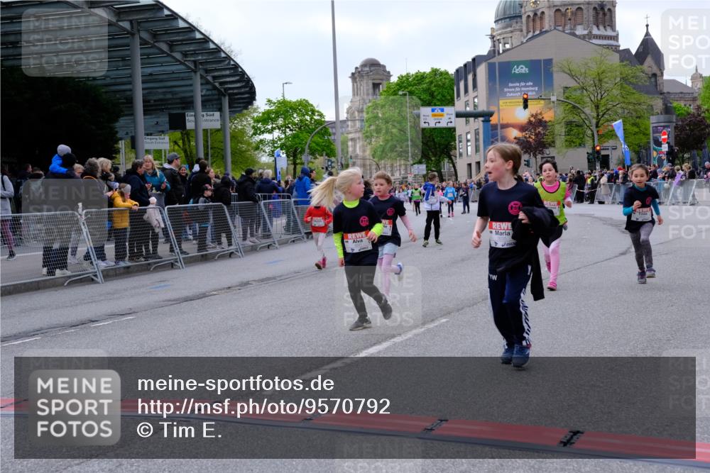 25.04.2026 - Das Zehntel Tim E. http://msf.ph/oto/9570792 25.04.2026 09:03:33 Ziel 1062, 1663, 1933, 2403, 2569, 2576, 2706, 3013, 3018, 3031, 3035, 3050, 3056, 3057, 3262, 3325, 3749, 3763, 3792 meine-sportfotos.de