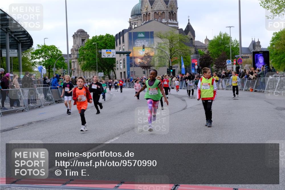 25.04.2026 - Das Zehntel Tim E. http://msf.ph/oto/9570990 25.04.2026 09:04:31 Ziel 1353, 1472, 1479, 1496, 1500, 1502, 1932, 1934, 1960, 1980, 1982, 2362, 2370, 2381, 2400, 2414, 2427, 2430, 2431, 2700, 3012, 3150, 3279, 3671, 3892, 3906 meine-sportfotos.de
