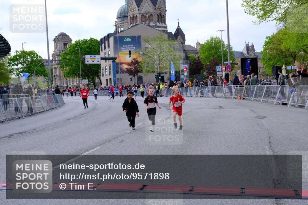25.04.2026 - Das Zehntel Tim E. http://msf.ph/oto/9571898 25.04.2026 09:13:13 Ziel 1775, 1776, 1780, 2413 meine-sportfotos.de