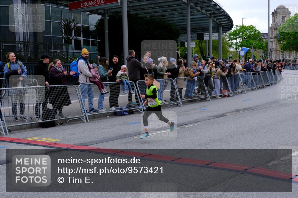 25.04.2026 - Das Zehntel Tim E. http://msf.ph/oto/9573421 25.04.2026 10:45:29 Ziel 6086 meine-sportfotos.de