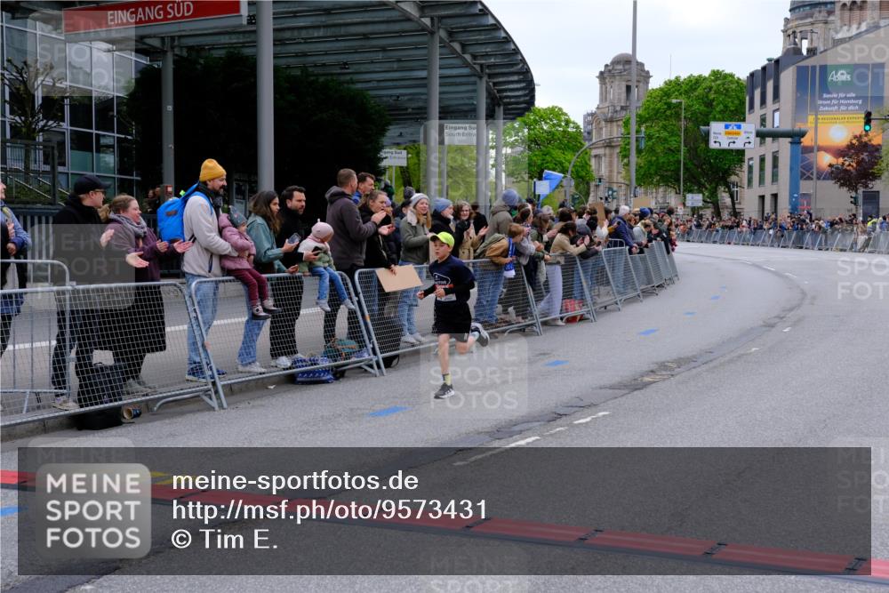 25.04.2026 - Das Zehntel Tim E. http://msf.ph/oto/9573431 25.04.2026 10:45:47 Ziel 6937 meine-sportfotos.de