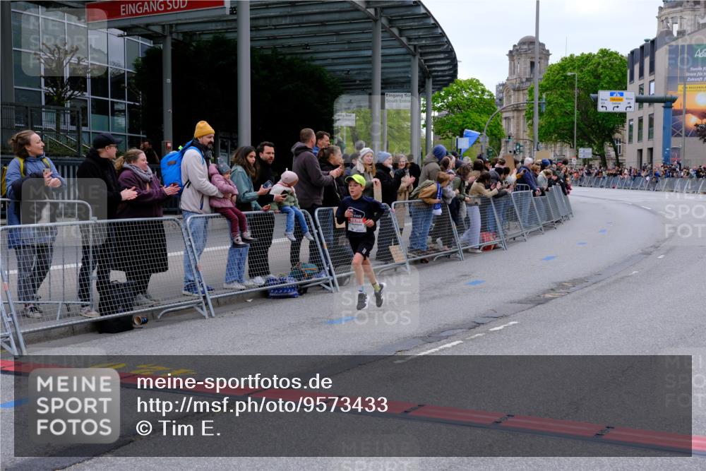 25.04.2026 - Das Zehntel Tim E. http://msf.ph/oto/9573433 25.04.2026 10:45:47 Ziel 6937 meine-sportfotos.de