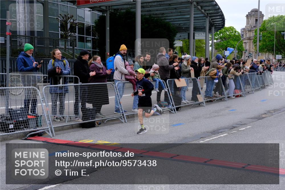 25.04.2026 - Das Zehntel Tim E. http://msf.ph/oto/9573438 25.04.2026 10:45:47 Ziel 6937 meine-sportfotos.de