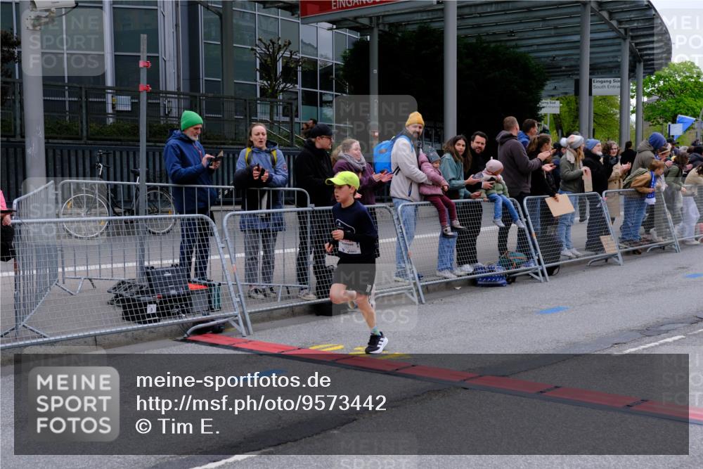 25.04.2026 - Das Zehntel Tim E. http://msf.ph/oto/9573442 25.04.2026 10:45:48 Ziel 6937 meine-sportfotos.de