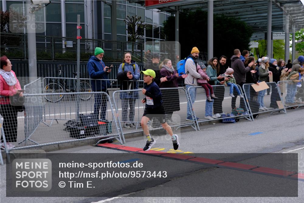 25.04.2026 - Das Zehntel Tim E. http://msf.ph/oto/9573443 25.04.2026 10:45:48 Ziel 6937 meine-sportfotos.de