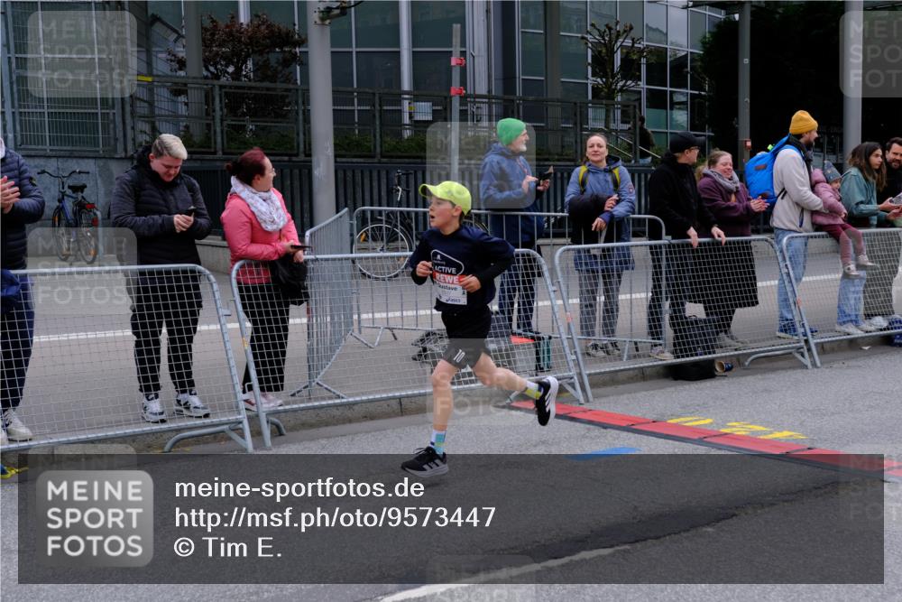 25.04.2026 - Das Zehntel Tim E. http://msf.ph/oto/9573447 25.04.2026 10:45:48 Ziel 6937 meine-sportfotos.de