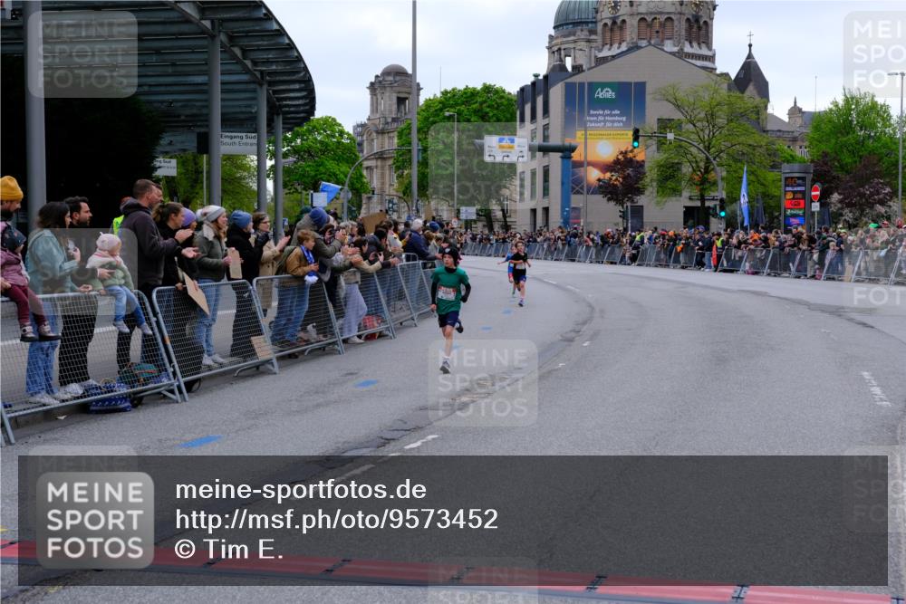 25.04.2026 - Das Zehntel Tim E. http://msf.ph/oto/9573452 25.04.2026 10:46:09 Ziel 5519, 6318, 7967 meine-sportfotos.de