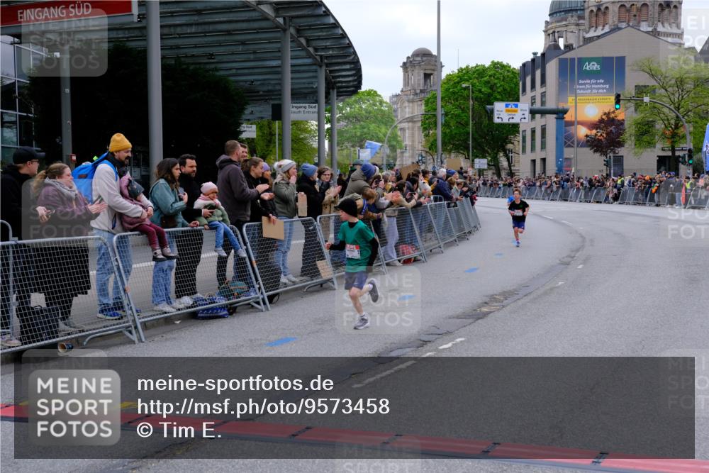 25.04.2026 - Das Zehntel Tim E. http://msf.ph/oto/9573458 25.04.2026 10:46:10 Ziel 5519, 6318, 7967 meine-sportfotos.de