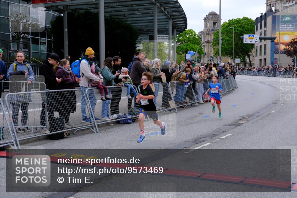 25.04.2026 - Das Zehntel Tim E. http://msf.ph/oto/9573469 25.04.2026 10:46:14 Ziel 5519, 6318, 7967 meine-sportfotos.de