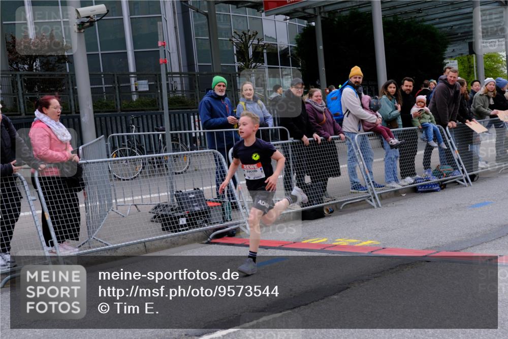 25.04.2026 - Das Zehntel Tim E. http://msf.ph/oto/9573544 25.04.2026 10:46:52 Ziel 6682 meine-sportfotos.de