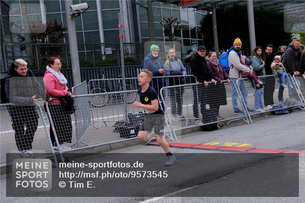 25.04.2026 - Das Zehntel Tim E. http://msf.ph/oto/9573545 25.04.2026 10:46:52 Ziel 6682 meine-sportfotos.de
