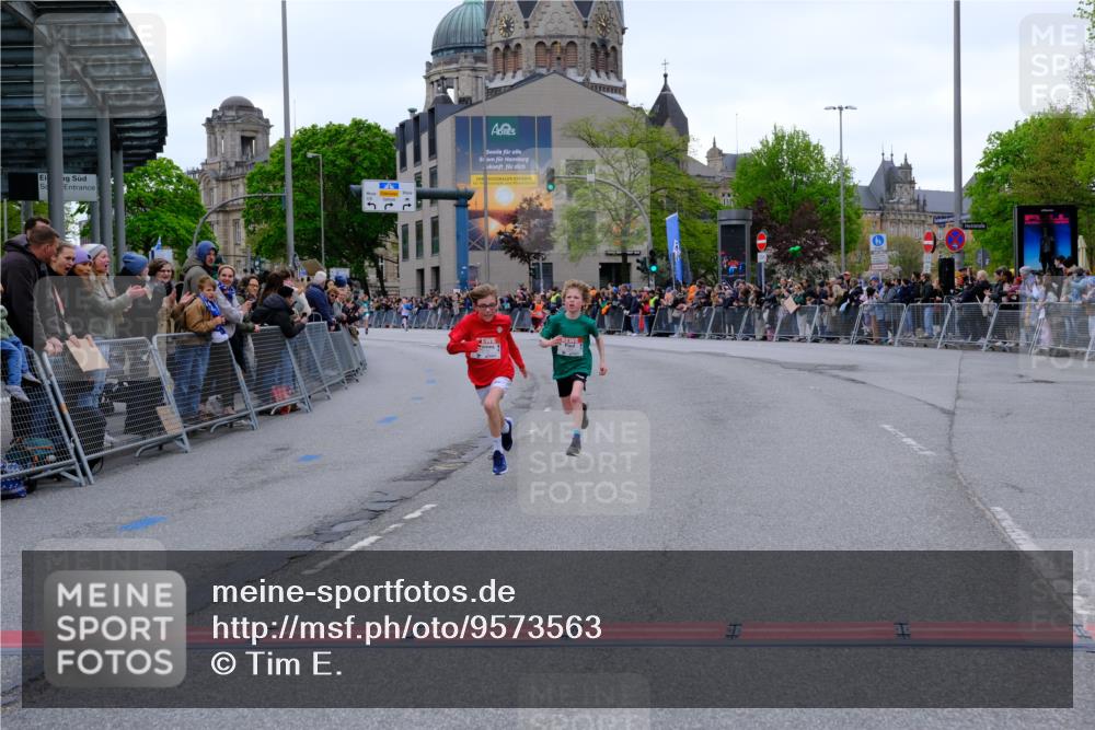25.04.2026 - Das Zehntel Tim E. http://msf.ph/oto/9573563 25.04.2026 10:47:06 Ziel 5573, 6158, 7984 meine-sportfotos.de