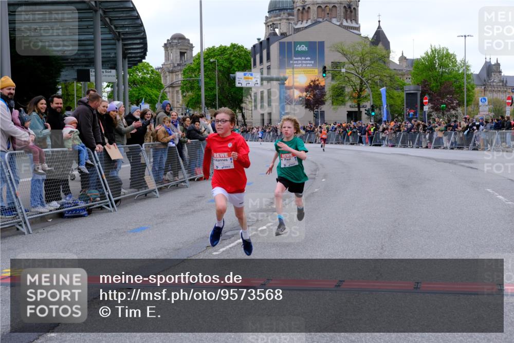 25.04.2026 - Das Zehntel Tim E. http://msf.ph/oto/9573568 25.04.2026 10:47:06 Ziel 5573, 6158, 7984 meine-sportfotos.de