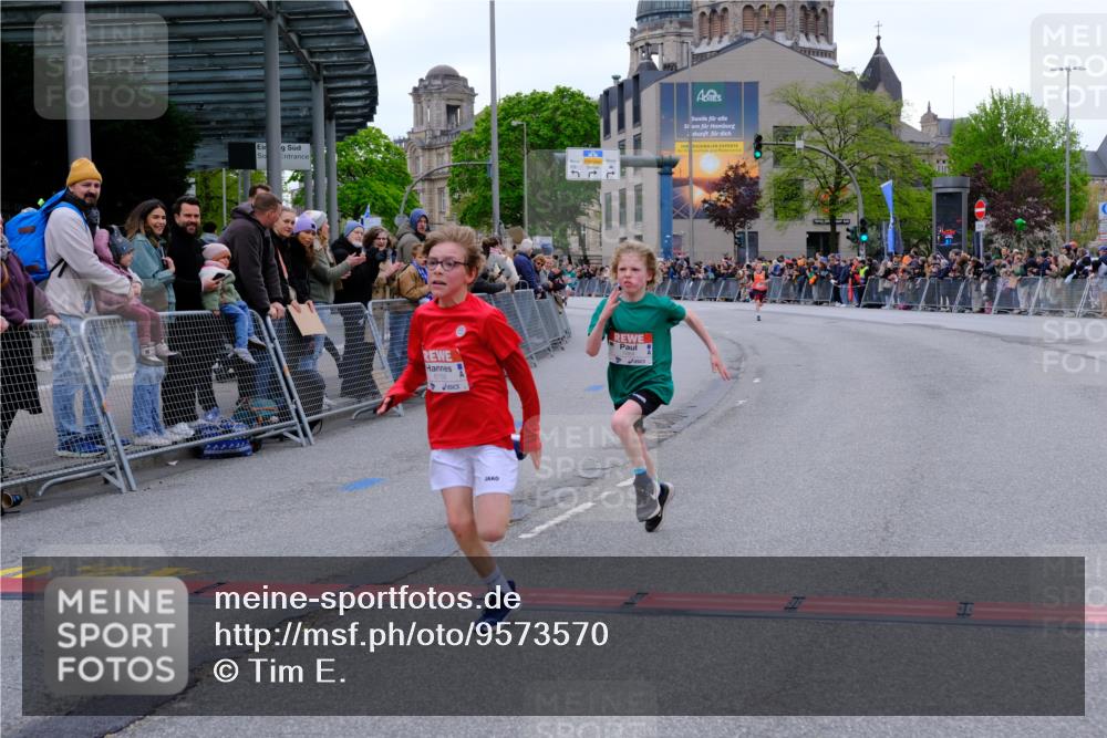 25.04.2026 - Das Zehntel Tim E. http://msf.ph/oto/9573570 25.04.2026 10:47:07 Ziel 6158, 7984 meine-sportfotos.de