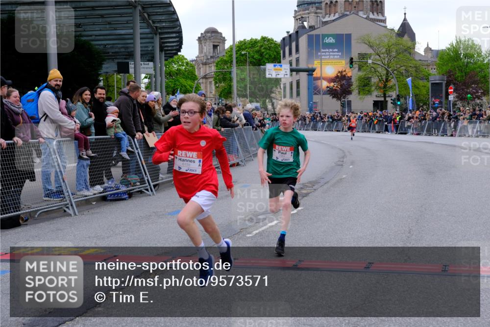 25.04.2026 - Das Zehntel Tim E. http://msf.ph/oto/9573571 25.04.2026 10:47:07 Ziel 6158, 7984 meine-sportfotos.de