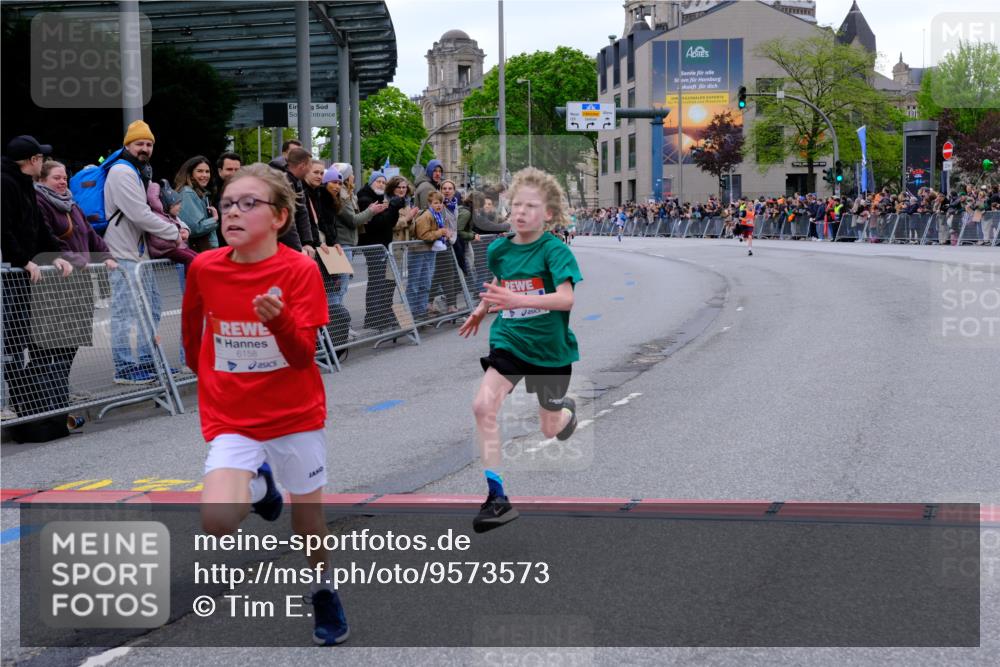 25.04.2026 - Das Zehntel Tim E. http://msf.ph/oto/9573573 25.04.2026 10:47:07 Ziel 6158, 7984 meine-sportfotos.de