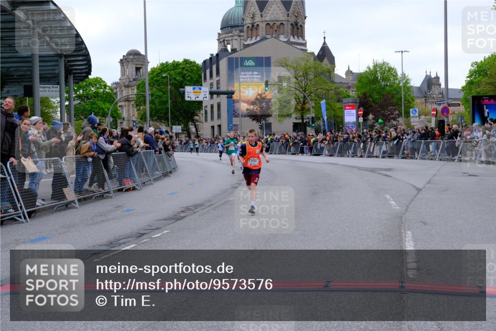 25.04.2026 - Das Zehntel Tim E. http://msf.ph/oto/9573576 25.04.2026 10:47:13 Ziel 6158, 7412, 7742, 7961, 7984 meine-sportfotos.de