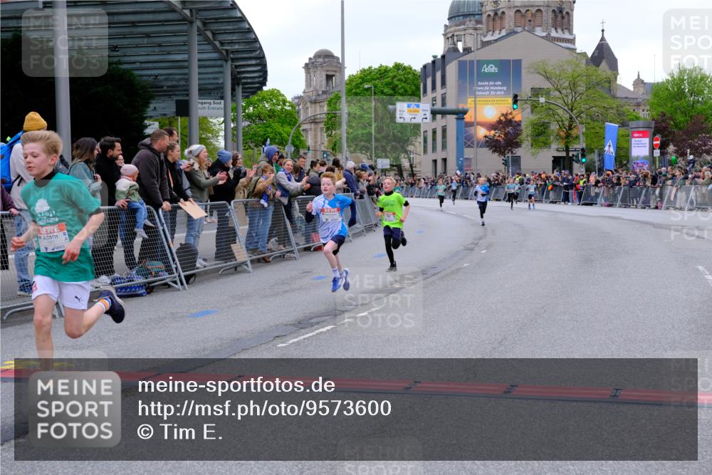 25.04.2026 - Das Zehntel Tim E. http://msf.ph/oto/9573600 25.04.2026 10:47:18 Ziel 7159, 7412, 7709, 7742, 7961 meine-sportfotos.de