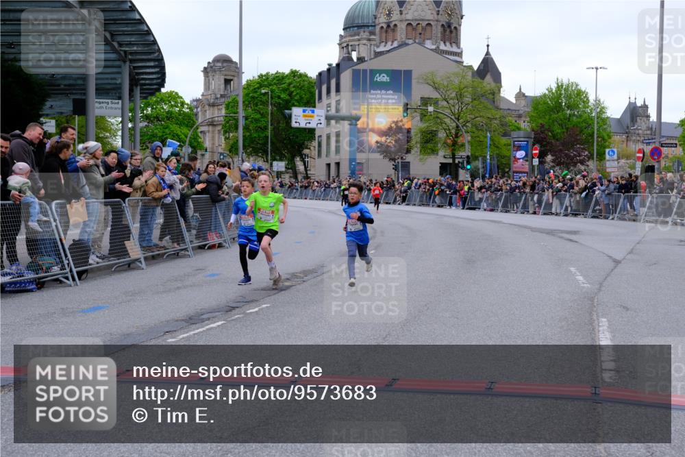 25.04.2026 - Das Zehntel Tim E. http://msf.ph/oto/9573683 25.04.2026 10:47:39 Ziel 5295, 6324, 6329 meine-sportfotos.de