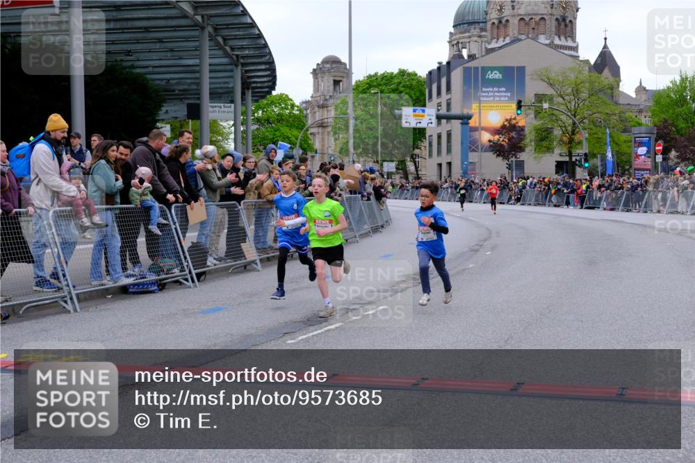 25.04.2026 - Das Zehntel Tim E. http://msf.ph/oto/9573685 25.04.2026 10:47:39 Ziel 5295, 6324, 6329 meine-sportfotos.de