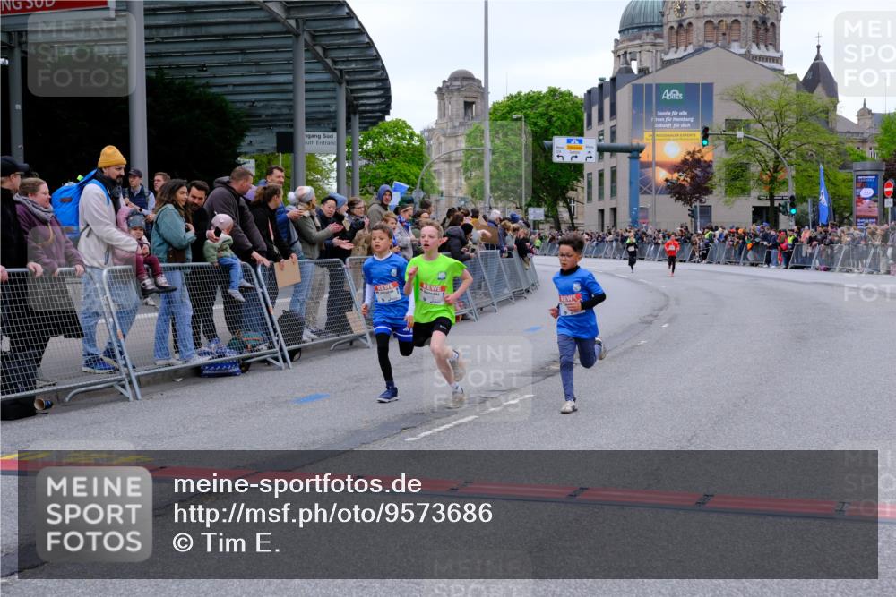 25.04.2026 - Das Zehntel Tim E. http://msf.ph/oto/9573686 25.04.2026 10:47:39 Ziel 5295, 6324, 6329 meine-sportfotos.de