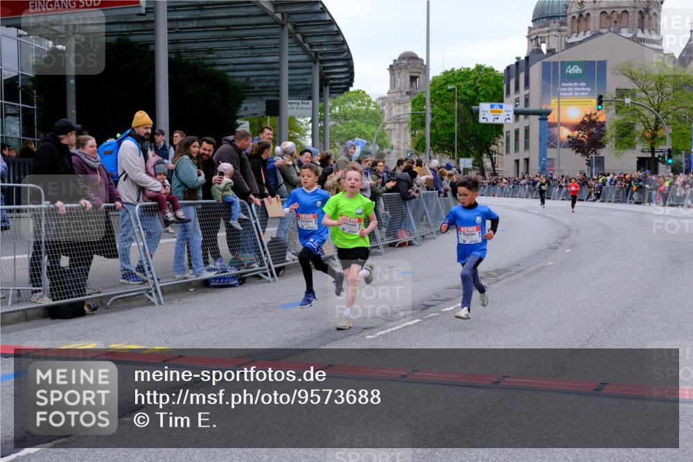 25.04.2026 - Das Zehntel Tim E. http://msf.ph/oto/9573688 25.04.2026 10:47:39 Ziel 5295, 6324, 6329 meine-sportfotos.de