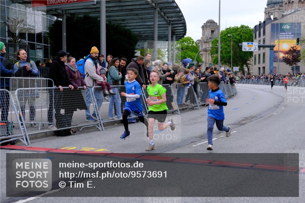 25.04.2026 - Das Zehntel Tim E. http://msf.ph/oto/9573691 25.04.2026 10:47:40 Ziel 5295, 6324, 6329 meine-sportfotos.de