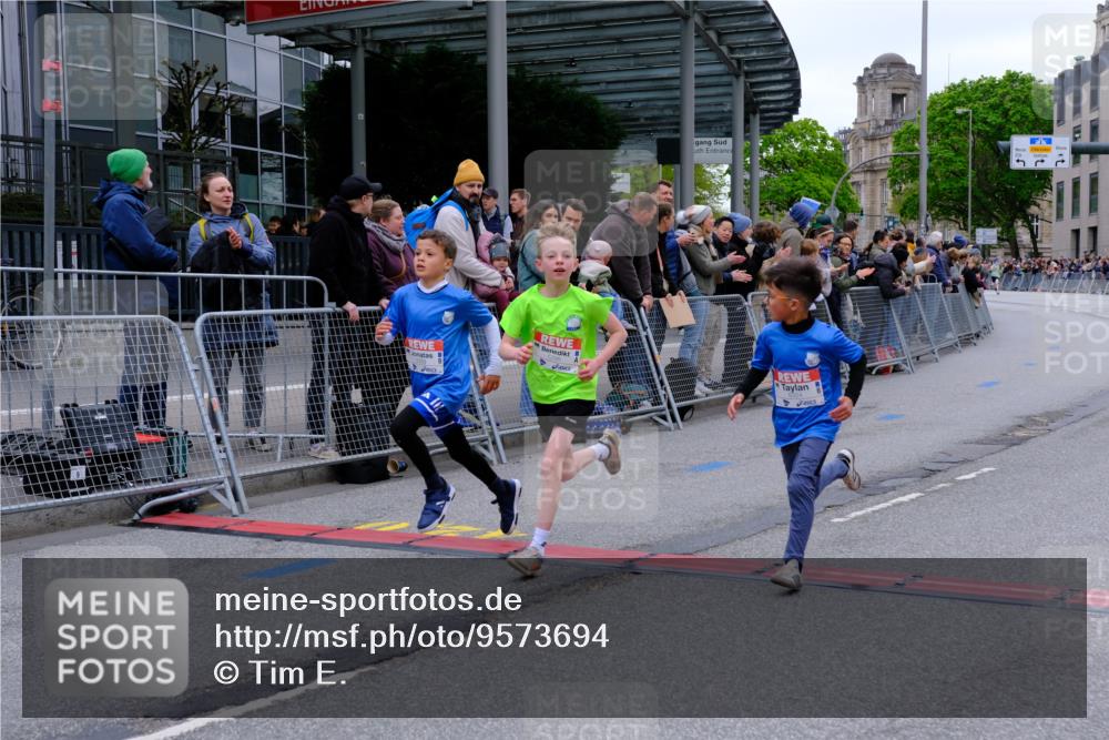 25.04.2026 - Das Zehntel Tim E. http://msf.ph/oto/9573694 25.04.2026 10:47:40 Ziel 5295, 6324, 6329 meine-sportfotos.de