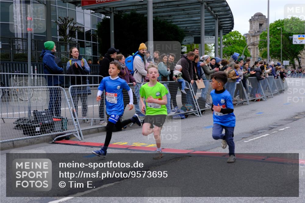 25.04.2026 - Das Zehntel Tim E. http://msf.ph/oto/9573695 25.04.2026 10:47:40 Ziel 5295, 6324, 6329 meine-sportfotos.de