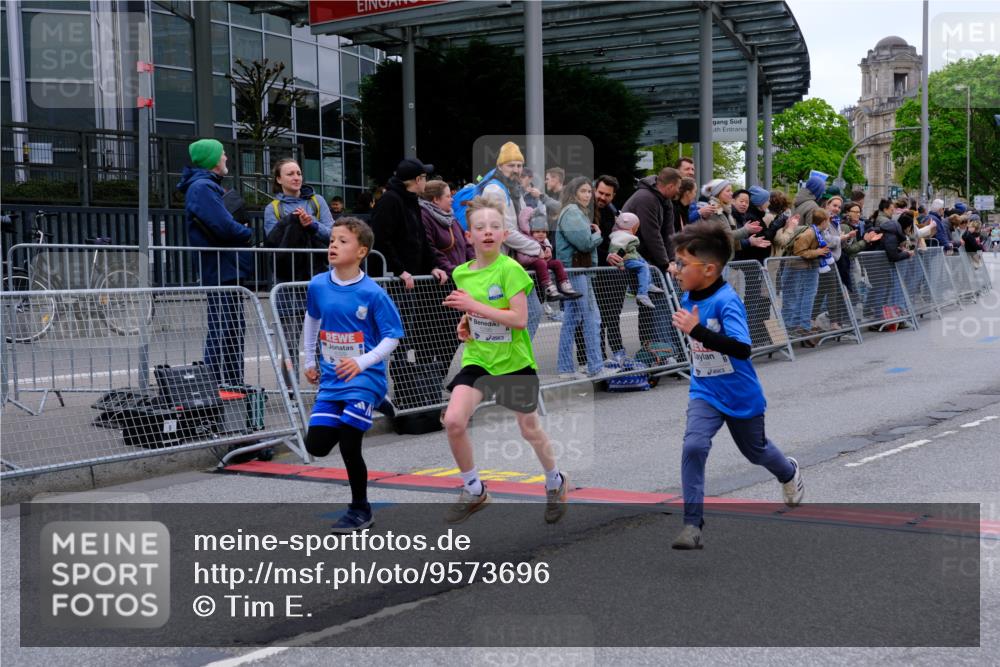 25.04.2026 - Das Zehntel Tim E. http://msf.ph/oto/9573696 25.04.2026 10:47:40 Ziel 5295, 6324, 6329 meine-sportfotos.de
