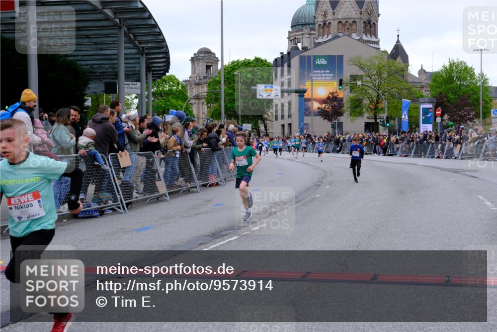 25.04.2026 - Das Zehntel Tim E. http://msf.ph/oto/9573914 25.04.2026 10:48:38 Ziel 5425, 6037, 6095, 6341, 7960 meine-sportfotos.de
