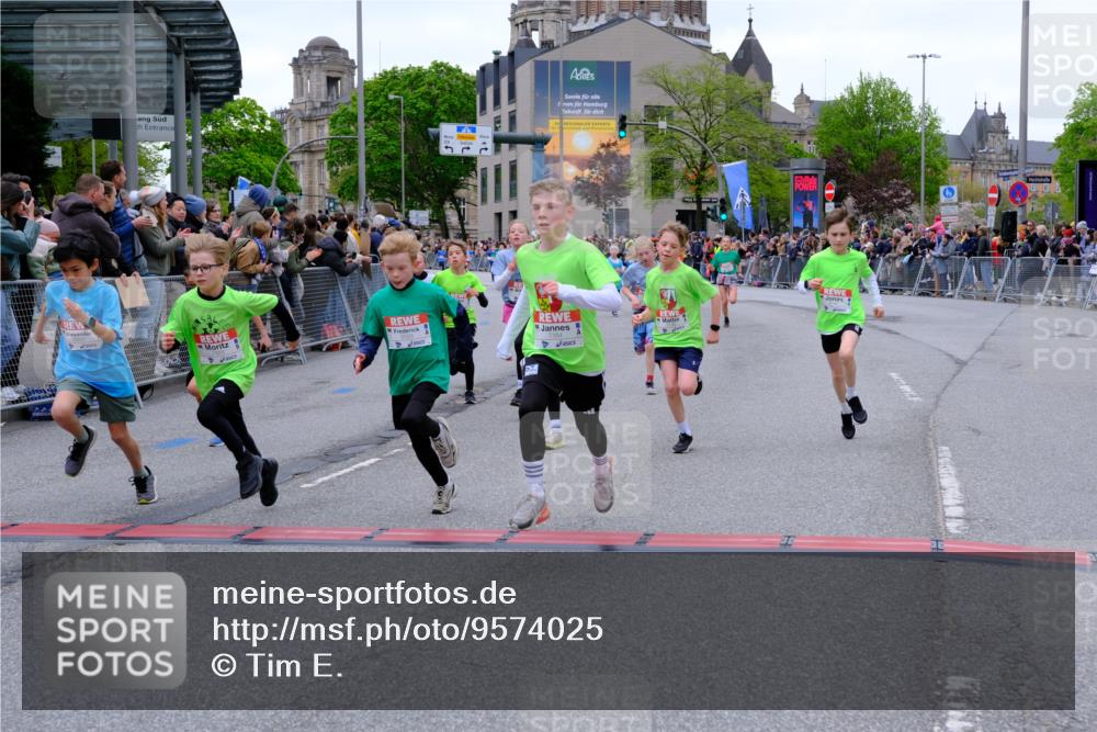 25.04.2026 - Das Zehntel Tim E. http://msf.ph/oto/9574025 25.04.2026 10:49:08 Ziel 5008, 5012, 5300, 5416, 5742, 6056, 6417, 6422, 6423, 6523, 6544, 6548, 6553, 6668, 6940, 7138, 7146, 7164, 7176, 7303, 7402, 7619, 7726, 7972 meine-sportfotos.de