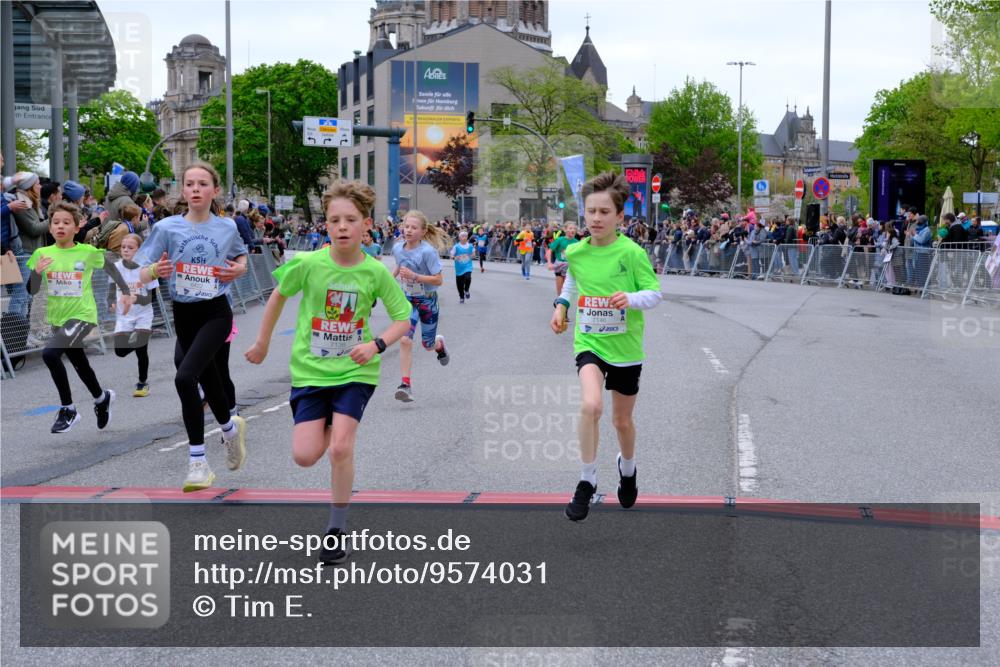 25.04.2026 - Das Zehntel Tim E. http://msf.ph/oto/9574031 25.04.2026 10:49:09 Ziel 5008, 5012, 5300, 5416, 5742, 6417, 6422, 6423, 6523, 6544, 6548, 6553, 6668, 6940, 7138, 7146, 7164, 7176, 7303, 7394, 7402, 7619, 7726, 7972 meine-sportfotos.de