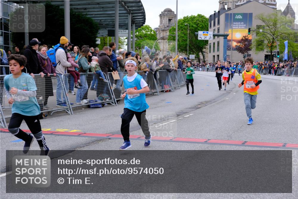 25.04.2026 - Das Zehntel Tim E. http://msf.ph/oto/9574050 25.04.2026 10:49:15 Ziel 5300, 5734, 5742, 6417, 6422, 6423, 6544, 6548, 6553, 6711, 6732, 6964, 7138, 7146, 7394, 7402, 7529, 7619 meine-sportfotos.de