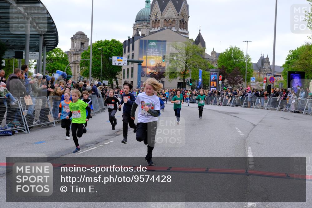 25.04.2026 - Das Zehntel Tim E. http://msf.ph/oto/9574428 25.04.2026 10:50:30 Ziel 5422, 5457, 5458, 5580, 5743, 5811, 5869, 5885, 6099, 6496, 6717, 6919, 7104, 7198, 7199, 7201, 7391, 7546, 7725, 7955, 7968 meine-sportfotos.de