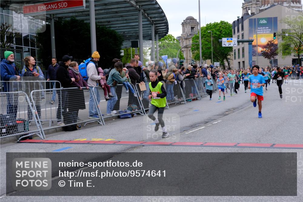 25.04.2026 - Das Zehntel Tim E. http://msf.ph/oto/9574641 25.04.2026 10:51:12 Ziel 5500, 5517, 5518, 5586, 5753, 5761, 6020, 6055, 6068, 6077, 6083, 6097, 6124, 6156, 6712, 6721, 6764, 6917, 6936, 6942, 6951, 6957, 7182, 7545, 7857, 7880, 7913, 7952, 7973 meine-sportfotos.de