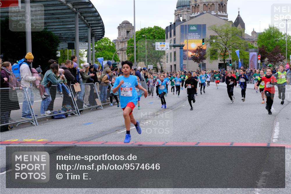 25.04.2026 - Das Zehntel Tim E. http://msf.ph/oto/9574646 25.04.2026 10:51:13 Ziel 5120, 5415, 5500, 5517, 5518, 5586, 5753, 5761, 6020, 6055, 6068, 6077, 6083, 6097, 6124, 6156, 6687, 6712, 6721, 6917, 6936, 6942, 6951, 6957, 7182, 7545, 7857, 7880, 7910, 7913, 7952, 7973 meine-sportfotos.de