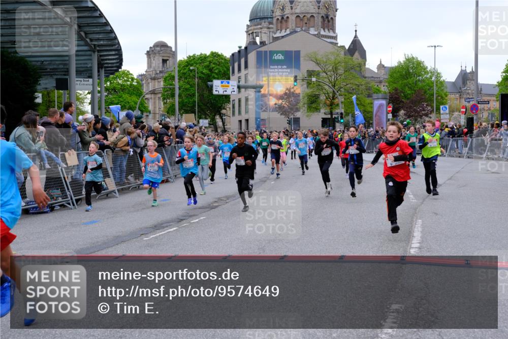 25.04.2026 - Das Zehntel Tim E. http://msf.ph/oto/9574649 25.04.2026 10:51:14 Ziel 5120, 5415, 5500, 5517, 5518, 5550, 5586, 5753, 5761, 6020, 6055, 6068, 6077, 6083, 6097, 6124, 6156, 6687, 6712, 6721, 6917, 6936, 6942, 6951, 6957, 7182, 7545, 7857, 7880, 7910, 7911, 7913, 7952, 7973 meine-sportfotos.de