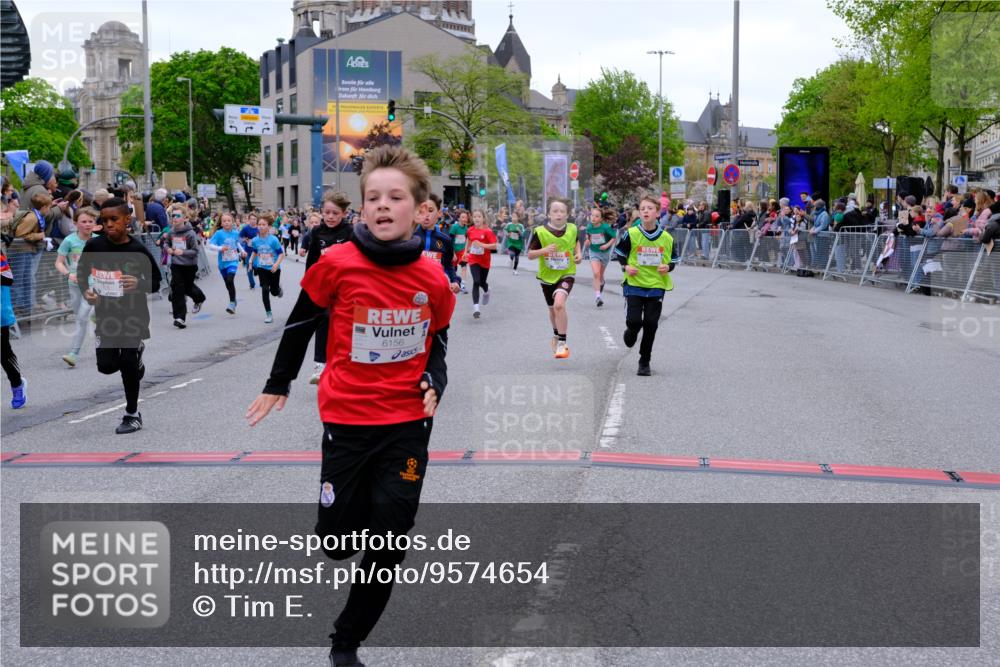 25.04.2026 - Das Zehntel Tim E. http://msf.ph/oto/9574654 25.04.2026 10:51:15 Ziel 5120, 5415, 5500, 5517, 5518, 5550, 5586, 5753, 5761, 6020, 6055, 6068, 6077, 6083, 6097, 6124, 6156, 6687, 6712, 6721, 6917, 6936, 6942, 6951, 6957, 7182, 7545, 7857, 7880, 7910, 7911, 7913, 7952, 7973 meine-sportfotos.de