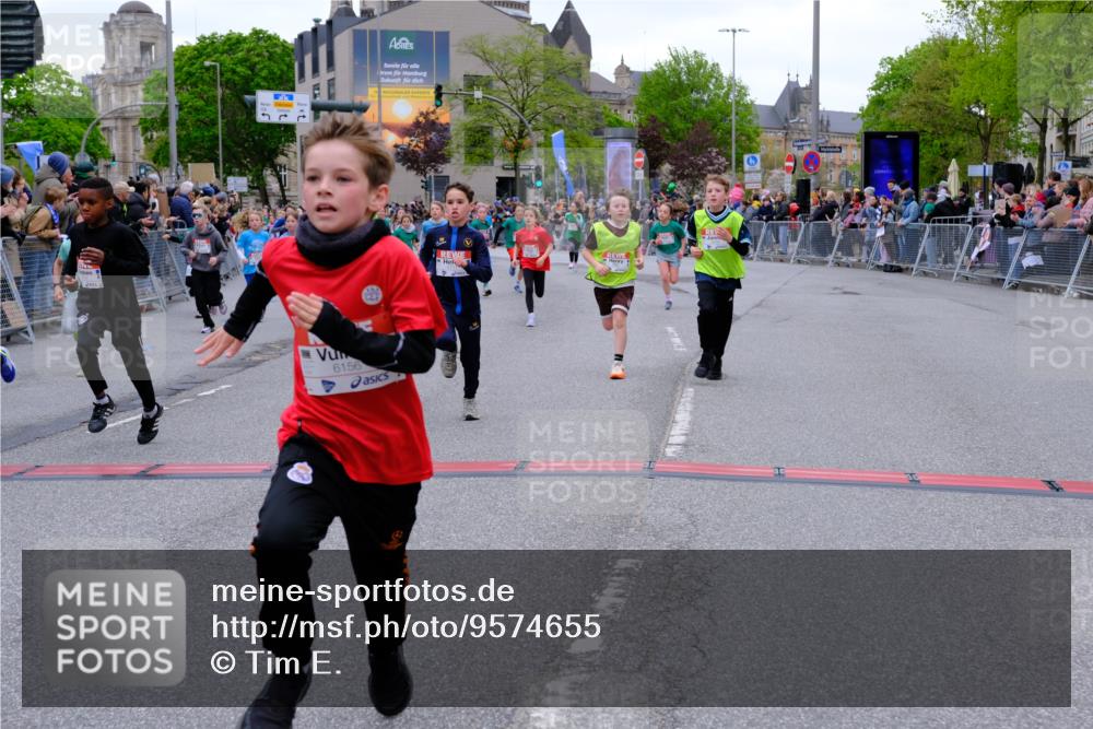 25.04.2026 - Das Zehntel Tim E. http://msf.ph/oto/9574655 25.04.2026 10:51:15 Ziel 5120, 5415, 5500, 5517, 5518, 5550, 5586, 5753, 5761, 6020, 6055, 6068, 6077, 6083, 6097, 6124, 6156, 6687, 6712, 6721, 6917, 6936, 6942, 6951, 6957, 7182, 7545, 7857, 7880, 7910, 7911, 7913, 7952, 7973 meine-sportfotos.de