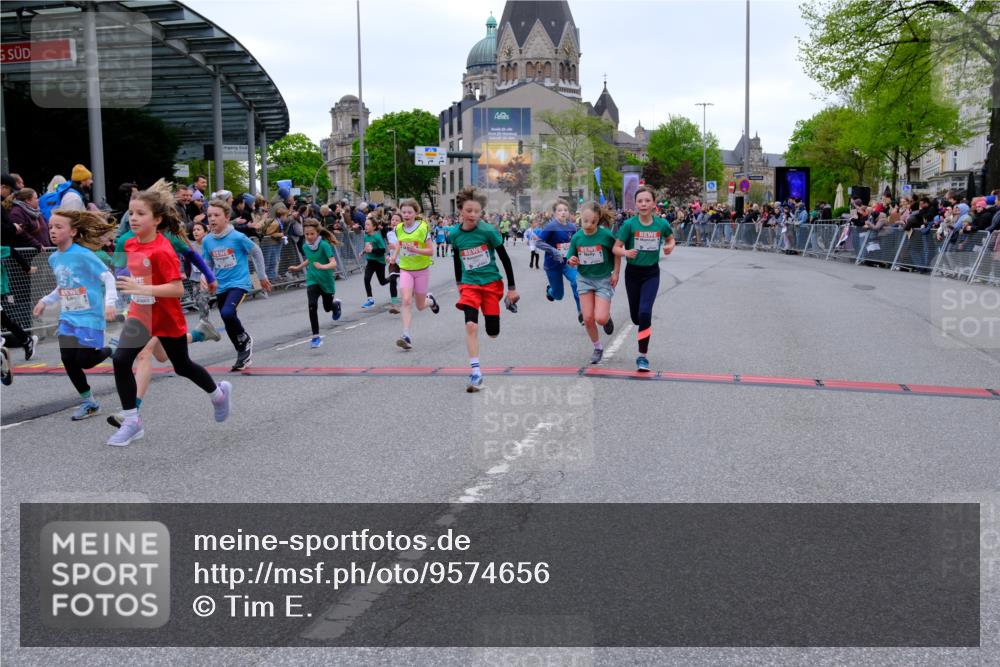 25.04.2026 - Das Zehntel Tim E. http://msf.ph/oto/9574656 25.04.2026 10:51:18 Ziel 5120, 5415, 5518, 5550, 5753, 5761, 6055, 6068, 6077, 6083, 6097, 6124, 6156, 6350, 6687, 6712, 6721, 6917, 6936, 6942, 6951, 6957, 7182, 7321, 7545, 7723, 7729, 7857, 7880, 7910, 7911, 7913, 7952, 7973, 8023, 8039 meine-sportfotos.de
