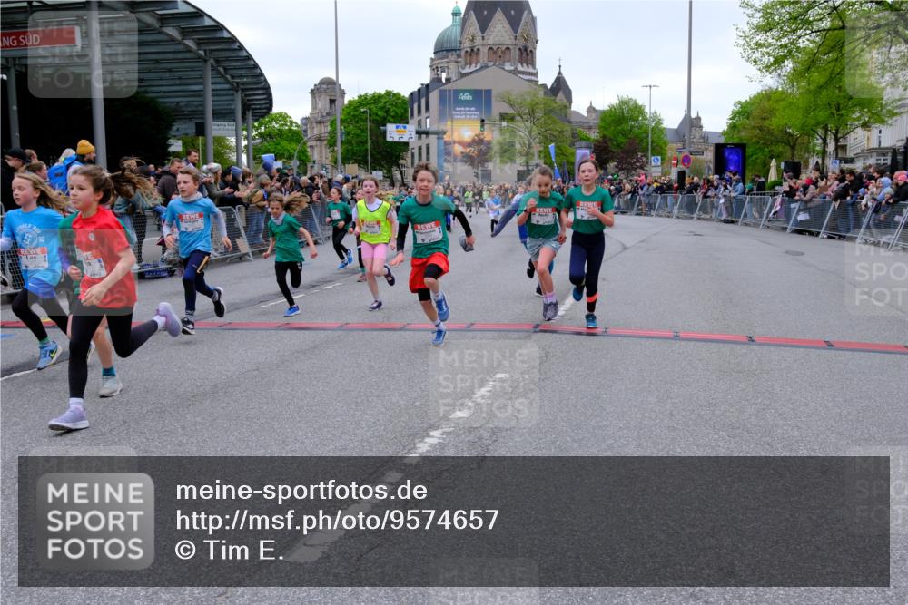 25.04.2026 - Das Zehntel Tim E. http://msf.ph/oto/9574657 25.04.2026 10:51:18 Ziel 5120, 5415, 5518, 5550, 5753, 5761, 6055, 6068, 6077, 6083, 6097, 6124, 6156, 6350, 6687, 6712, 6721, 6917, 6936, 6942, 6951, 6957, 7182, 7321, 7545, 7723, 7729, 7857, 7880, 7910, 7911, 7913, 7952, 7973, 8023, 8039 meine-sportfotos.de