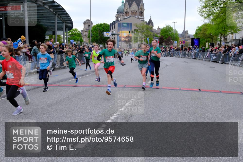25.04.2026 - Das Zehntel Tim E. http://msf.ph/oto/9574658 25.04.2026 10:51:18 Ziel 5120, 5415, 5518, 5550, 5753, 5761, 6055, 6068, 6077, 6083, 6097, 6124, 6156, 6350, 6687, 6712, 6721, 6917, 6936, 6942, 6951, 6957, 7182, 7321, 7545, 7723, 7729, 7857, 7880, 7910, 7911, 7913, 7952, 7973, 8023, 8039 meine-sportfotos.de