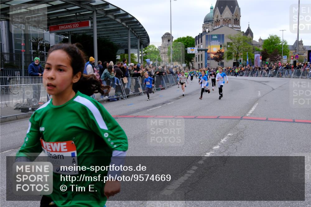 25.04.2026 - Das Zehntel Tim E. http://msf.ph/oto/9574669 25.04.2026 10:51:21 Ziel 5120, 5415, 5518, 5550, 5688, 5753, 5761, 6068, 6077, 6083, 6097, 6124, 6350, 6659, 6687, 6691, 6712, 6721, 6908, 6917, 6936, 6942, 6951, 7158, 7182, 7321, 7545, 7719, 7723, 7729, 7857, 7880, 7900, 7910, 7911, 7913, 7952, 7973, 8023, 8039 meine-sportfotos.de