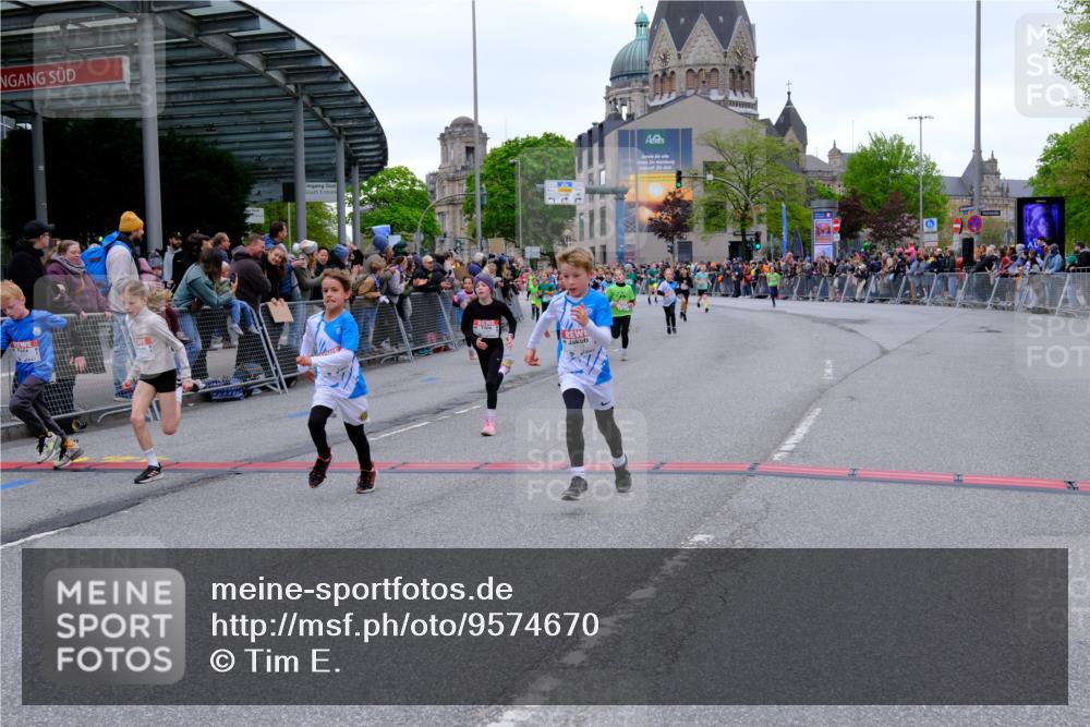 25.04.2026 - Das Zehntel Tim E. http://msf.ph/oto/9574670 25.04.2026 10:51:22 Ziel 5120, 5415, 5550, 5688, 6068, 6077, 6083, 6097, 6124, 6350, 6659, 6687, 6691, 6908, 6917, 6936, 6942, 6951, 7158, 7182, 7321, 7719, 7723, 7729, 7857, 7880, 7900, 7910, 7911, 7913, 7952, 7973, 7981, 8023, 8039 meine-sportfotos.de