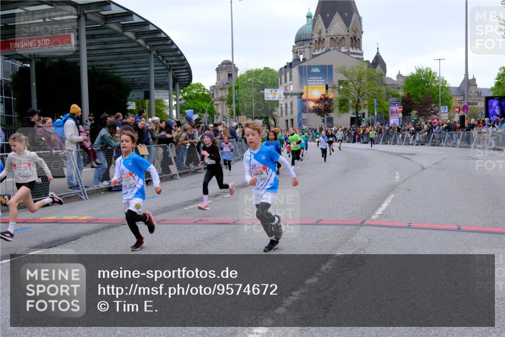 25.04.2026 - Das Zehntel Tim E. http://msf.ph/oto/9574672 25.04.2026 10:51:22 Ziel 5120, 5415, 5550, 5688, 6068, 6077, 6083, 6097, 6124, 6350, 6659, 6687, 6691, 6908, 6917, 6936, 6942, 6951, 7158, 7182, 7321, 7719, 7723, 7729, 7857, 7880, 7900, 7910, 7911, 7913, 7952, 7973, 7981, 8023, 8039 meine-sportfotos.de