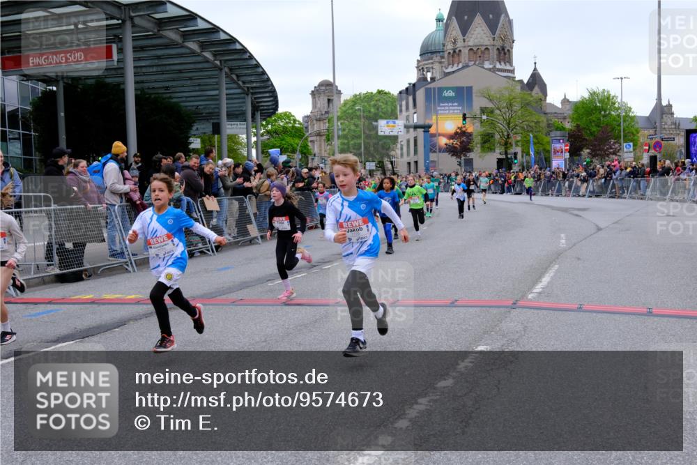 25.04.2026 - Das Zehntel Tim E. http://msf.ph/oto/9574673 25.04.2026 10:51:23 Ziel 5120, 5415, 5550, 5688, 6077, 6088, 6124, 6350, 6659, 6687, 6691, 6908, 6917, 6936, 6942, 6951, 7073, 7158, 7169, 7182, 7186, 7321, 7719, 7723, 7729, 7857, 7880, 7900, 7910, 7911, 7913, 7946, 7952, 7973, 7981, 8023, 8039 meine-sportfotos.de