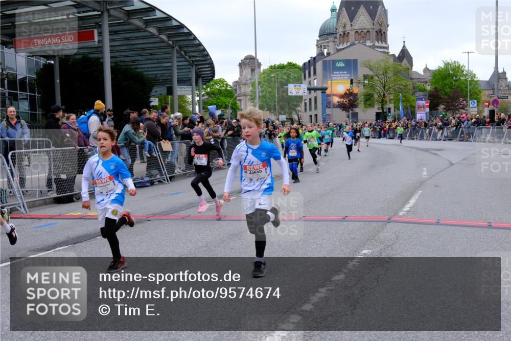 25.04.2026 - Das Zehntel Tim E. http://msf.ph/oto/9574674 25.04.2026 10:51:23 Ziel 5120, 5415, 5550, 5688, 6077, 6088, 6124, 6350, 6659, 6687, 6691, 6908, 6917, 6936, 6942, 6951, 7073, 7158, 7169, 7182, 7186, 7321, 7719, 7723, 7729, 7857, 7880, 7900, 7910, 7911, 7913, 7946, 7952, 7973, 7981, 8023, 8039 meine-sportfotos.de