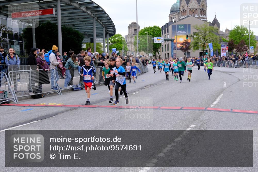 25.04.2026 - Das Zehntel Tim E. http://msf.ph/oto/9574691 25.04.2026 10:51:27 Ziel 5251, 5379, 5688, 5794, 5838, 6088, 6350, 6659, 6691, 6856, 6908, 6988, 7073, 7158, 7169, 7178, 7186, 7321, 7332, 7590, 7719, 7723, 7729, 7900, 7946, 7957, 7981, 8023, 8039 meine-sportfotos.de