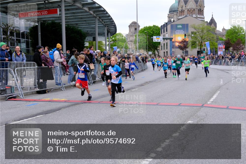 25.04.2026 - Das Zehntel Tim E. http://msf.ph/oto/9574692 25.04.2026 10:51:27 Ziel 5251, 5379, 5688, 5794, 5838, 6088, 6350, 6659, 6691, 6856, 6908, 6988, 7073, 7158, 7169, 7178, 7186, 7321, 7332, 7590, 7719, 7723, 7729, 7900, 7946, 7957, 7981, 8023, 8039 meine-sportfotos.de